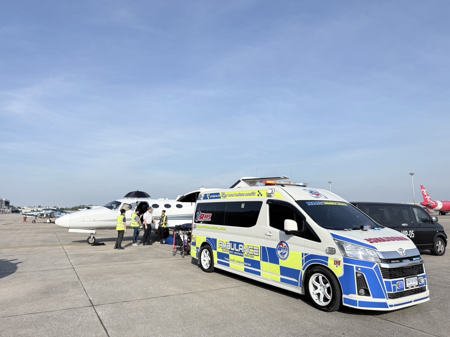 ทีมงานพร้อมให้บริการ